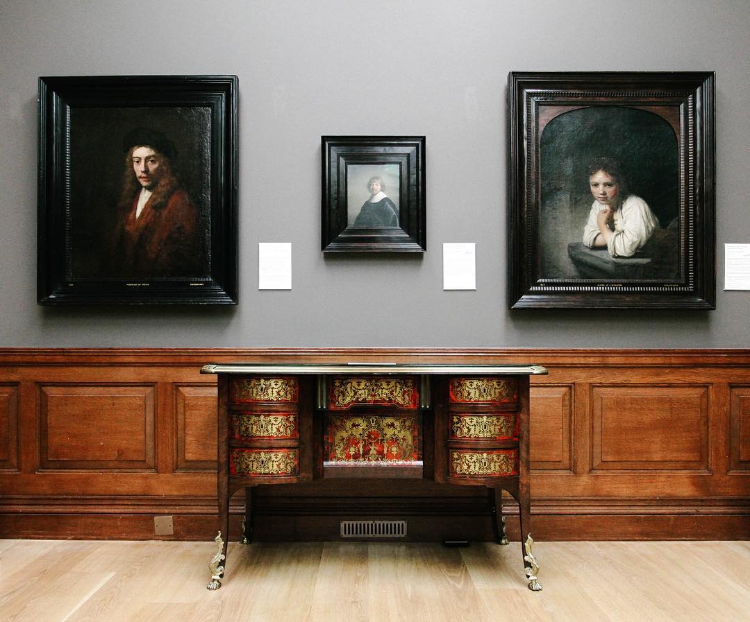 188.2 - regulus black drawing room